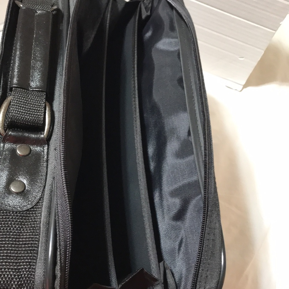 New! Overnight/business luggage - Picture 3 of 11